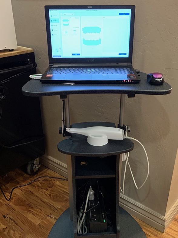 3D CBCT scanner connected to a laptop